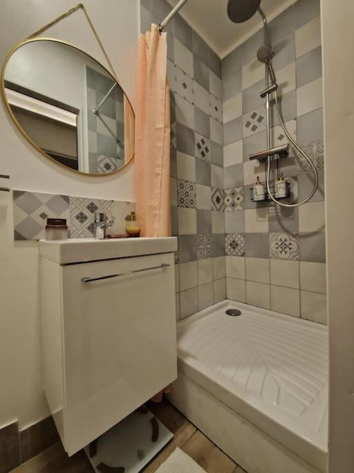 Апартаменты Studio Cosy - Coeur Du Vieux Лион Экстерьер фото